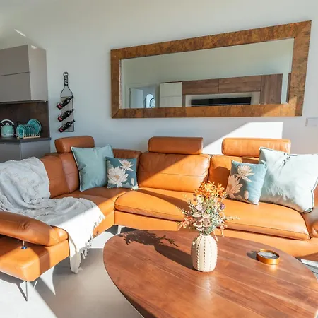 Apartament Oasis On The 27th, Mercury Tower *