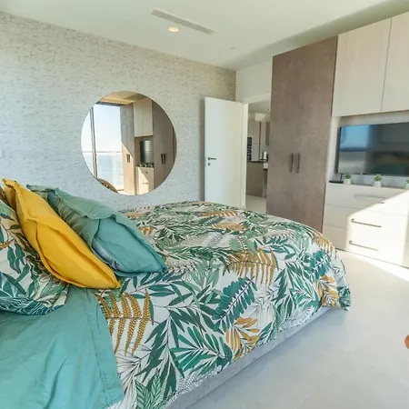 Apartment Oasis On The 27th, Mercury Tower